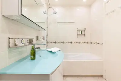 a bathroom with a sink and a bath tub at Résidence Vue Mer, Cannes Croisette, Au Pied Des Plages - Vue Mer, Cannes Croisette, au Pied des Plages MAE-1653 in Cannes