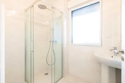 a bathroom with a shower and a sink at Résidence 3p Terrasse Et Piscine à 15min à Pied Du Palais - 3P terrasse et piscine à 15min à pied du Palais MAE-1663 in Cannes