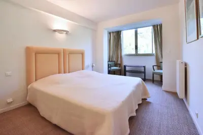 a bedroom with a large white bed in a room at Résidence 3p Proche Centre Ville, Piscine Et Vue Mer - 3P proche centre ville, piscine et vue mer MAE-1673 in Cannes
