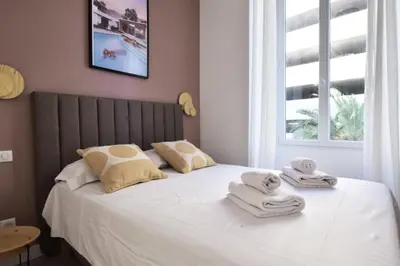 a bedroom with a bed with towels on it at Résidence 4p Moderne En Centre-ville, 5min Palais & Plages ! - 4P moderne en centre-ville, 5min Palais & plages ! MAE-1683 in Cannes