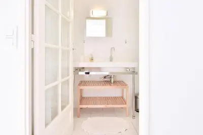 a bathroom with a sink and a mirror at Résidence 2p Avec Terrasse, Vue Mer, Piscine Et Parking - 2P avec terrasse, vue mer, piscine et parking MAE-1723 in Cannes
