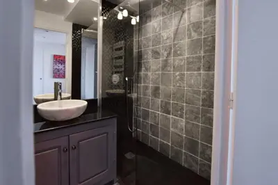 a bathroom with a sink and a mirror at Résidence 2p Avec Terrasse Et Vue Mer à Deux Pas Des Plages - 2P avec Terrasse et Vue Mer à deux pas des Plages MAE-1733 in Cannes