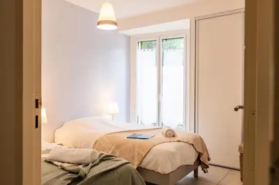 a bedroom with two beds and a window at Résidence Rez-de-jardin Palm Beach, Piscine, Plages à Pied - Rez-de-jardin Palm Beach, piscine, plages à pied MAE-1753 in Cannes
