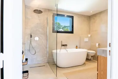 a bathroom with a white tub and a toilet at Résidence Maison 10 Pers., Piscine, Proche Centre De Cannes - Maison 10 pers., piscine, proche centre de Cannes MAE-1773 in Cannes