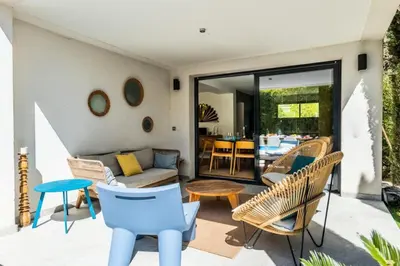 a living room with chairs and a couch at Résidence Maison 10 Pers., Piscine, Proche Centre De Cannes - Maison 10 pers., piscine, proche centre de Cannes MAE-1773 in Cannes