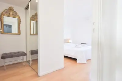 a white room with a table and a mirror at Résidence 3 Pièces En Résidence Avec Piscine Et Vue Mer - 3 Pièces en Résidence avec Piscine et Vue Mer MAE-1793 in Cannes