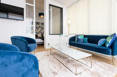 a living room with blue couches and a coffee table at Résidence 3p Moderne Avec Terrasse En Plein Coeur De Cannes - 3P moderne avec terrasse en plein coeur de Cannes MAE-1863 in Cannes