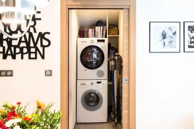 a laundry room with a washer and dryer in it at Résidence 3p Cosy, 1 Min Des Plages Et 3min Du Centre-ville - 3P Cosy, 1 min des plages et 3min du centre-ville MAE-1903 in Cannes