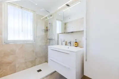 a white bathroom with a sink and a shower at Résidence 2p De Style Avec Terrasse, Plages Et Commerces à Pied - 2P de style avec terrasse, plages et commerces à pied MAE-1913 in Cannes