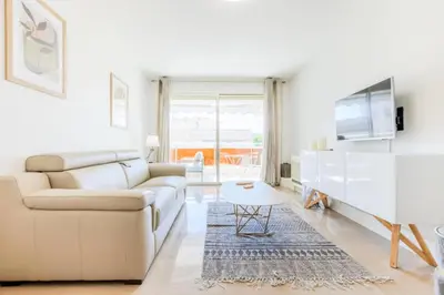 a white living room with a couch and a table at Résidence 2p De Style Avec Terrasse, Plages Et Commerces à Pied - 2P de style avec terrasse, plages et commerces à pied MAE-1913 in Cannes