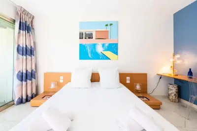 a bedroom with a large bed with white sheets at Résidence 3p Résidence De Standing, Avec Vue Mer & Piscine - 3P résidence de standing, avec vue mer & piscine MAE-1933 in Cannes