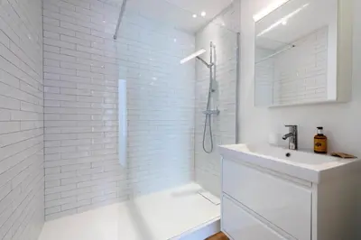 a white bathroom with a shower and a sink at Résidence 4p Carré D’or - Hyper Centre à Pied Des Plages - 4P Carré d’or - Hyper centre à pied des plages MAE-1973 in Cannes