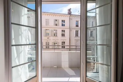 an open window with a view of a building at Résidence 4p Carré D’or - Hyper Centre à Pied Des Plages - 4P Carré d’or - Hyper centre à pied des plages MAE-1973 in Cannes