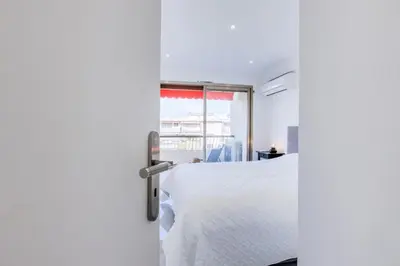 a bedroom with a white bed and a window at Résidence 2 Pièces Cozy à 5 Minutes à Pied De La Croisette - 2 pièces cozy à 5 minutes à pied de la Croisette MAE-1983 in Cannes