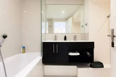 a bathroom with a sink and a tub and a mirror at Résidence 3p Moderne Et Cosy Aux Pieds De La Croisette ! - 3P moderne et cosy aux pieds de la Croisette ! MAE-2003 in Cannes