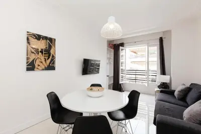a white living room with a white table and chairs at Résidence 3p Moderne Et Cosy Aux Pieds De La Croisette ! - 3P moderne et cosy aux pieds de la Croisette ! MAE-2003 in Cannes