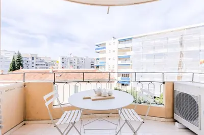 a small balcony with a white table and chairs at Résidence 3p De Style Avec Balcon à 3 Min De La Croisette - 3P de style avec balcon à 3 min de la Croisette MAE-2013 in Cannes