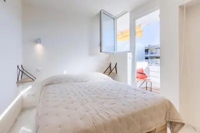 a bedroom with a bed and a window at Résidence 2p De Style Avec Terrasse, Domaine Privé Palm Beach - 2P de style avec terrasse, domaine privé Palm Beach MAE-2053 in Cannes