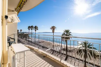 a balcony with a view of the beach at Résidence 4p Vue Mer Exceptionnelle, Aux Pieds Des Plages - 4P vue mer exceptionnelle, aux pieds des plages MAE-2113 in Cannes