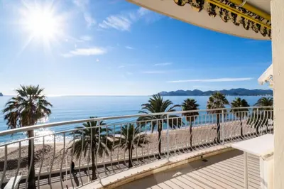 a balcony with a view of the beach at Résidence 4p Vue Mer Exceptionnelle, Aux Pieds Des Plages - 4P vue mer exceptionnelle, aux pieds des plages MAE-2113 in Cannes