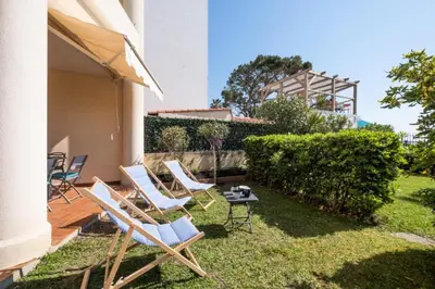 a group of chairs and a table in a yard at Résidence Rare ! Superbe 3 Pièces Avec Jardin Face à La Mer - RARE ! Superbe 3 pièces avec jardin face à la mer MAE-2143 in Cannes