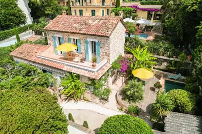 an aerial view of a house with yellow umbrellas at Résidence Superbe Villa Avec Piscine & Sauna - Superbe villa avec piscine & sauna MAE-2283 in Cannes