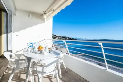 a balcony with a table and chairs and the ocean at Résidence Vue Mer Panoramique - 3 Pièces Mouré Rouge - VUE MER PANORAMIQUE - 3 pièces Mouré Rouge MAE-2293 in Cannes