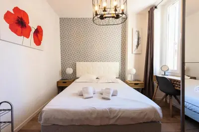 a bedroom with a bed with two towels on it at Résidence Hyper Centre, Croisette, Plages Et Palais à Pied - Hyper centre, Croisette, plages et Palais à pied MAE-2333 in Cannes