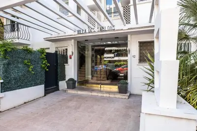 a front door of a white house with a white pergola at Résidence Duplex En Toit-terrasse à Deux Pas De La Croisette - Duplex en toit-terrasse à deux pas de la Croisette MAE-2383 in Cannes