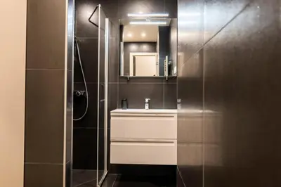 a bathroom with a sink and a mirror at Résidence 2p Cozy Avec Jardin En Plein Coeur Du Palm Beach - 2P cozy avec jardin en plein coeur du Palm Beach MAE-2403 in Cannes