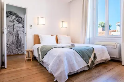 a bedroom with a large bed with white sheets at Résidence 3p Haut-de-gamme à 200m Des Plages Croisette - 3p haut-de-gamme à 200m des plages Croisette MAE-2453 in Cannes