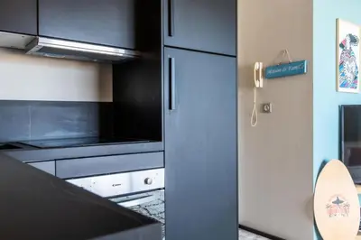 a kitchen with a refrigerator and a stove at Résidence 3p Rooftop Palm Beach, Plages à 2min à Pied - 3P Rooftop Palm Beach, plages à 2min à pied MAE-2503 in Cannes