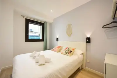 a bedroom with a white bed with pillows and a window at Résidence 3p Haut-de-gamme à 300m Des Plages Croisette - 3p haut-de-gamme à 300m des plages Croisette MAE-2563 in Cannes