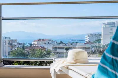 a room with a large window with a view of the ocean at Résidence 4 Pièces Vue Mer, Terrasse Et Parking - 4 pièces vue mer, terrasse et parking MAE-2573 in Cannes