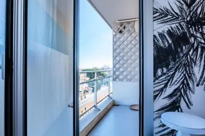 a room with a balcony with a view of the city at Résidence 4 Pièces Vue Mer, Terrasse Et Parking - 4 pièces vue mer, terrasse et parking MAE-2573 in Cannes