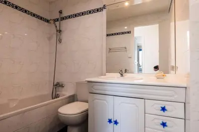 a bathroom with a sink and a toilet and a tub at Résidence 4p Avec Terrasse Vue Mer à Deux Pas Des Plages - 4P avec terrasse vue mer à deux pas des plages MAE-2593 in Cannes