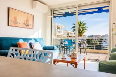 a living room with a couch and chairs and a table at Résidence 4p Avec Terrasse Vue Mer à Deux Pas Des Plages - 4P avec terrasse vue mer à deux pas des plages MAE-2593 in Cannes