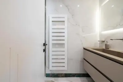 a bathroom with a shower and a sink at Résidence Rare ! Appartement Grand Standing - Croisette - RARE ! Appartement grand standing - Croisette MAE-2603 in Cannes