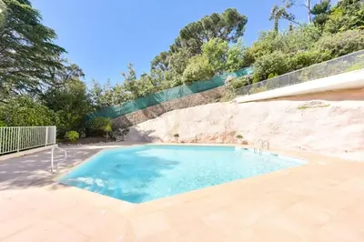 a swimming pool in the middle of a patio at Résidence 2p Au Calme, Vue Mer, Piscine Et Garage. - 2P au calme, vue mer, piscine et garage. MAE-2633 in Cannes