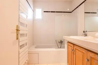 a bathroom with a tub and a sink at Résidence Rare ! Rooftop 120m² 5min à Pied Du Centre - RARE ! ROOFTOP 120m² 5min à pied du centre MAE-2643 in Cannes