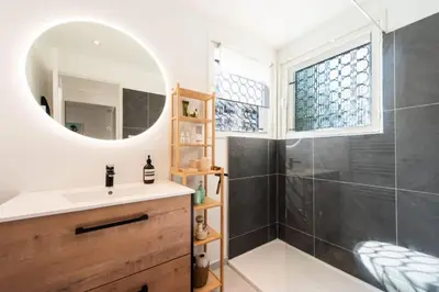 a bathroom with a sink and a shower at Résidence Lumineux 2p, Plages à Pied - Lumineux 2P, plages à pied MAE-2843 in Cannes