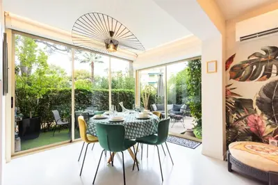 a dining room with a table and green chairs at Résidence Rare ! 3p Piscines, Plages Et Parking - RARE ! 3P piscines, plages et parking MAE-2853 in Cannes