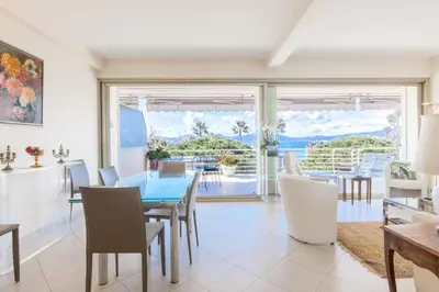a dining room with a table and chairs at Résidence Vue Mer 95m2 Grande Terrasse Cannes Croisette. - Vue mer 95m2 Grande Terrasse Cannes Croisette. MAE-3003 in Cannes