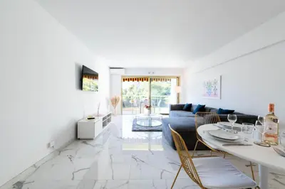 a living room with a blue couch and a table at Résidence Spacieux 3p En Résidence Avec Piscine - Spacieux 3P en Résidence avec Piscine MAE-3033 in Cannes