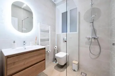 a bathroom with a shower and a sink and a toilet at Résidence 3p Avec Balcons, 3min Du Palais Des Congrès - 3P avec Balcons, 3min du Palais des congrès MAE-3053 in Cannes