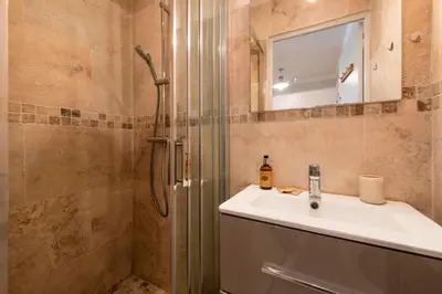 a bathroom with a sink and a shower at Résidence Rez-de-jardin Croisette Vue Mer Avec Garage - Rez-de-jardin Croisette vue mer avec garage MAE-3083 in Cannes