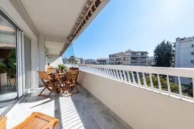 a balcony with a table and chairs on it at Résidence Grand 2p Rénové Terrasse Cœur De Cannes - Grand 2P rénové Terrasse Cœur de Cannes MAE-3143 in Cannes