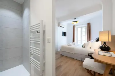 a bedroom with a bed and a desk with a desk at Résidence 3p Terrasse & Calme Cannes Centre - 3P Terrasse & Calme Cannes Centre MAE-3213 in Cannes
