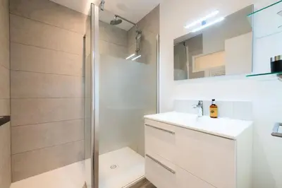 a bathroom with a shower and a sink at Résidence 3p Terrasse & Calme Cannes Centre - 3P Terrasse & Calme Cannes Centre MAE-3213 in Cannes