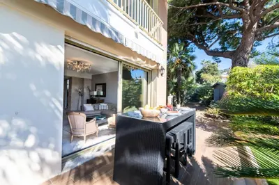 a patio with a black table in a house at Résidence 4p Piscine Privée & Vue Mer - 4P Piscine privée & Vue mer MAE-3263 in Cannes